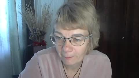 Vanillaxcreamy online show from November 5, 9:20 am