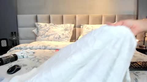 VANNA  online show from September 25, 1:42 am