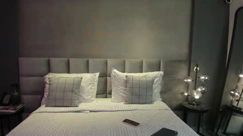 VANNA  online show from November 6, 8:43 pm