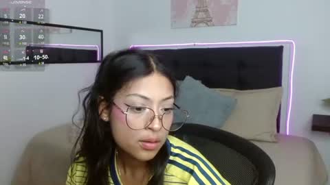 Snapshot of vannesweet_ chatting on June 23, 8:51 pm vane online show from June 23, 8:51 pm