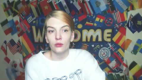 Snapshot of vanrey_ chatting on March 3, 5:19 pm Vanessa online show from March 3, 5:19 pm