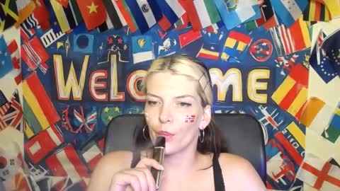 Snapshot of vanrey_ chatting on July 11, 6:43 pm Vanessa online show from July 11, 6:43 pm