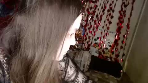 Snapshot of var_kiss chatting on March 23, 3:05 pm Var Kiss online show from March 23, 3:05 pm