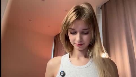 Snapshot of variety_moments chatting on November 2, 3:42 am Heeeeey Im Hanna the art of tease online show from November 2, 3:42 am