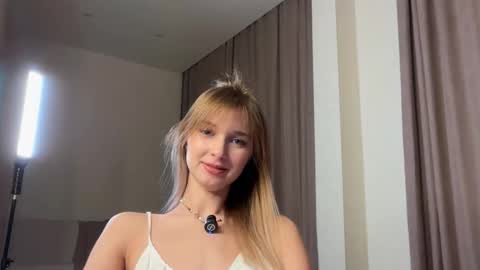 Snapshot of variety_moments chatting on November 21, 4:05 pm Heeeeey Im Hanna the art of tease online show from November 21, 4:05 pm