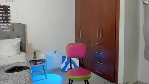 Hi Im Vayolet online show from November 12, 8:19 pm