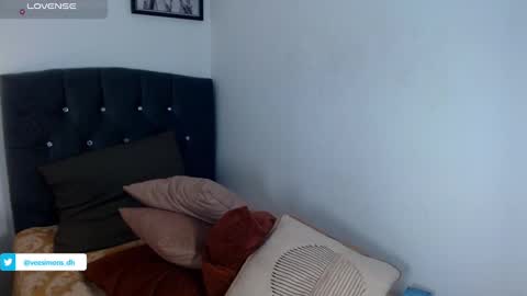 Vee Simons online show from February 4, 11:49 pm