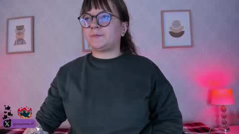 Vee Simons online show from September 12, 7:47 pm