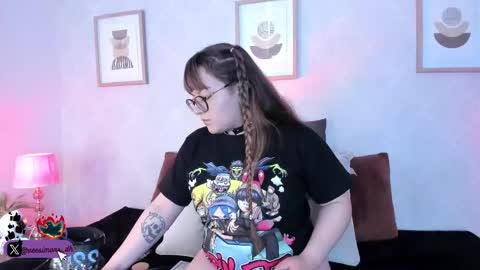 Vee Simons online show from September 18, 8:33 pm