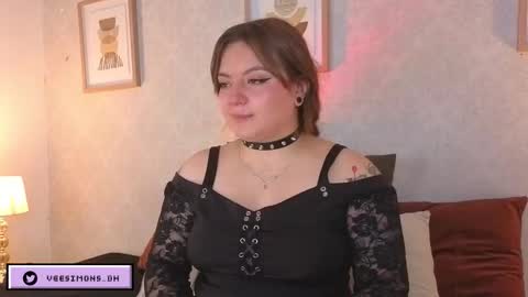 Vee Simons online show from February 6, 8:34 pm