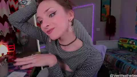 Violet Weatherbee online show from April 28, 2:27 am