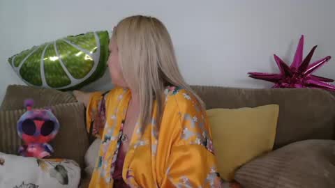 Vegas Dani online show from October 6, 7:28 am