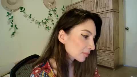 veka_lourens online show from March 10, 6:35 pm