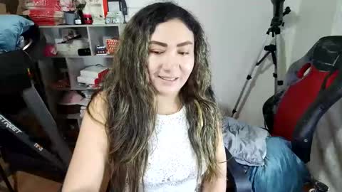 Snapshot of vellarossa chatting on May 12, 5:26 am Im VelaI will be Christmas and New Year with my family December 22 to January 13 I will miss you guys. online show from May 12, 5:26 am