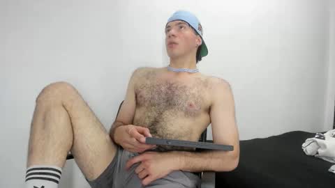 Snapshot of vellotouch chatting on January 8, 7:49 pm Vello online show from January 8, 7:49 pm