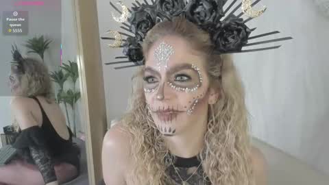 Velora online show from October 31, 4:02 am