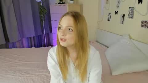 Snapshot of velourorbit chatting on June 16, 9:17 pm Hi im Hannah online show from June 16, 9:17 pm