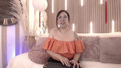 Emma Curly online show from June 3, 12:30 pm