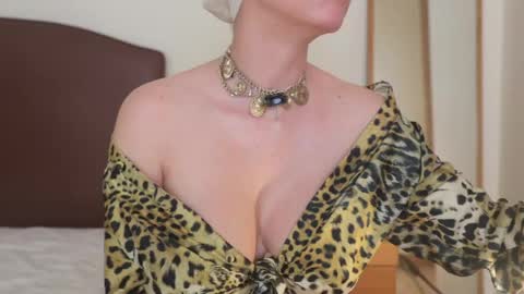 Snapshot of velvet_daydream chatting on May 30, 6:38 pm Sienna online show from May 30, 6:38 pm