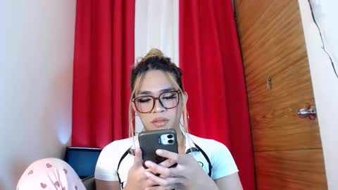 Snapshot of velvet_delux69 chatting on November 5, 2:17 pm velvet_delux69 online show from November 5, 2:17 pm