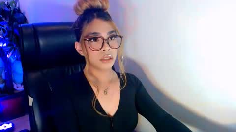 Snapshot of velvet_delux69 chatting on November 7, 3:56 pm velvet_delux69 online show from November 7, 3:56 pm