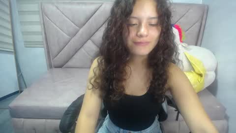 velvet_moon_v online show from September 13, 1:33 pm