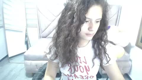 velvet_moon_v online show from September 17, 1:02 pm