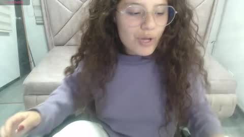 velvet_moon_v online show from March 10, 7:41 pm