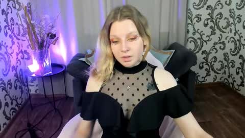 velvet_peach_ online show from October 26, 12:00 pm