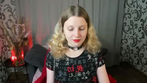 velvet_peach_ online show from November 27, 10:28 am