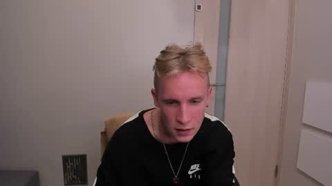 Snapshot of velvet_shard chatting on July 5, 3:19 pm EDWIN online show from July 5, 3:19 pm
