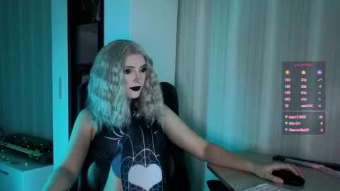 Violet online show from November 4, 6:51 pm