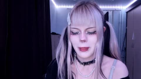 Snapshot of velvetalice chatting on April 1, 7:44 pm Alice online show from April 1, 7:44 pm