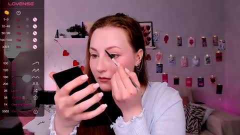 Snapshot of velvetcherry_ chatting on May 28, 8:33 am Mia online show from May 28, 8:33 am