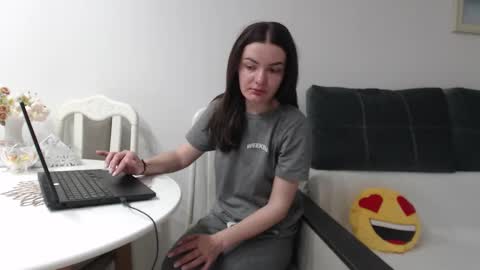 velvetmoon123 online show from March 14, 4:40 am