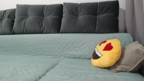 velvetmoon123 online show from April 18, 6:56 pm