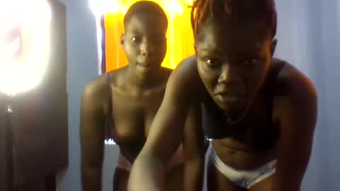 Snapshot of velvetreign12 chatting on May 15, 1:18 pm Erica online show from May 15, 1:18 pm