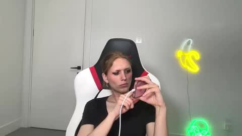 VelvetTGirl online show from February 15, 8:13 am