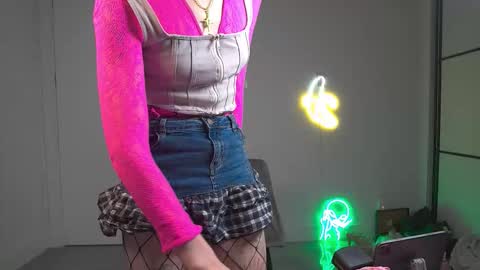 VelvetTGirl online show from March 12, 5:57 am