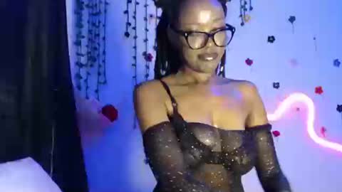 COCO XOXO online show from October 7, 5:15 am