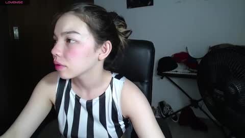 Venelope 3 online show from February 13, 5:37 am