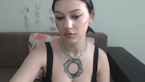 Snapshot of venera_goddess chatting on February 17, 8:52 am Naly online show from February 17, 8:52 am