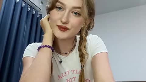 Snapshot of venniebonillas chatting on February 21, 10:38 am Emily online show from February 21, 10:38 am