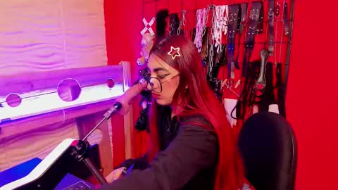 VENUS online show from February 25, 12:15 pm