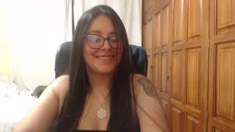Snapshot of venus_cat_ chatting on April 25, 4:37 am Venus online show from April 25, 4:37 am