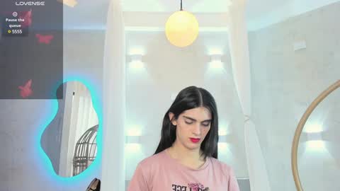 VENUS online show from February 6, 1:32 pm