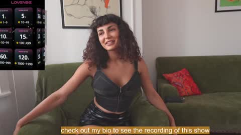 Snapshot of venus_in_jeans chatting on September 18, 2:19 pm Bella online show from September 18, 2:19 pm