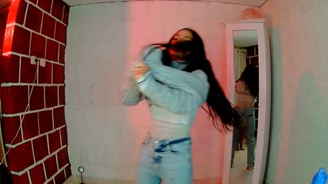 Snapshot of venus_megan chatting on December 27, 12:29 am emily independent account  MY conextion 1100 GTM  to  17hr GTM online show from December 27, 12:29 am