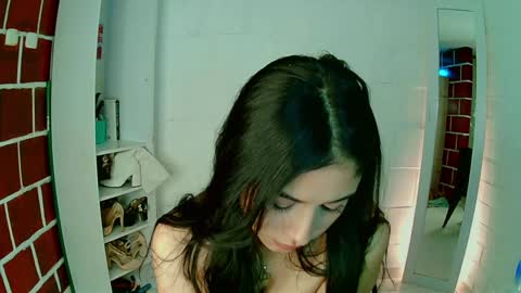Snapshot of venus_megan chatting on January 6, 11:42 pm emily independent account  MY conextion 1100 GTM  to  17hr GTM online show from January 6, 11:42 pm