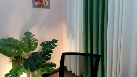 Venus Sunrise Bombshell online show from January 7, 9:46 pm